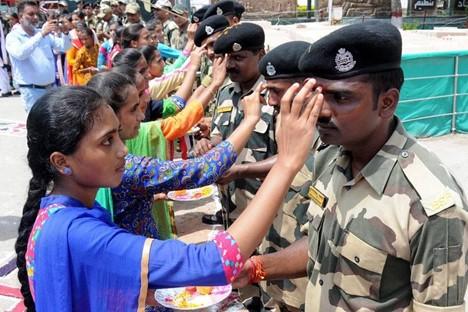 Postcards & Rakhi to Soldiers